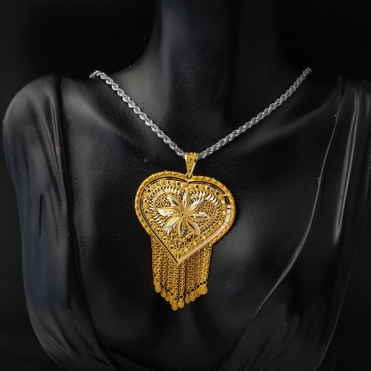 14K Yellow Gold Laurel Indian Style Pendant