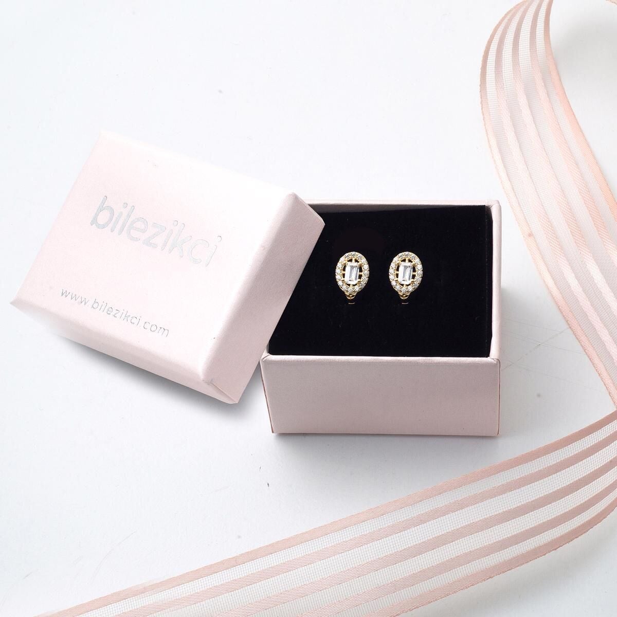 14K Yellow Gold Baguette Cubic Zirconia Children's Earrings (1.41 g)
