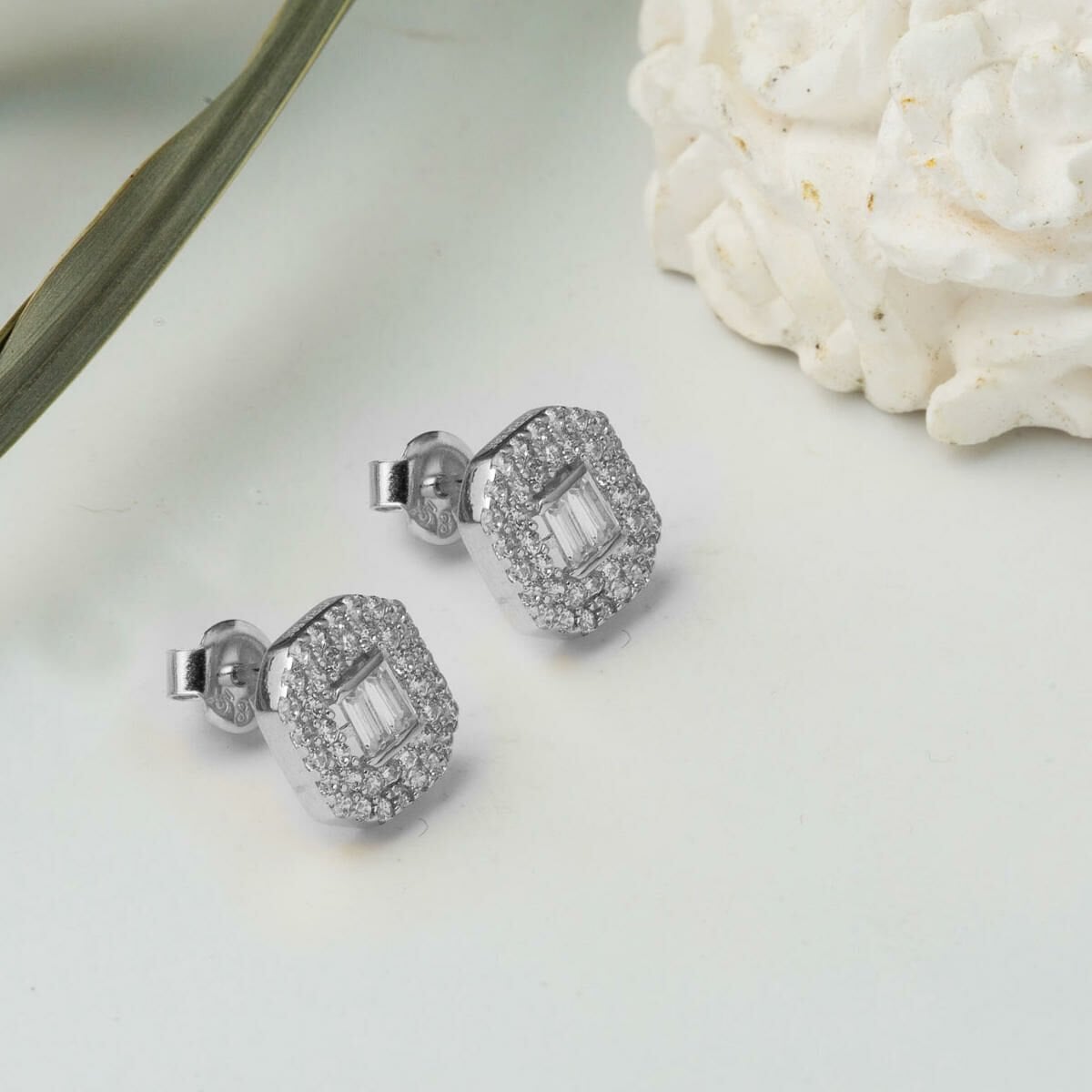 14K White Gold Baguette Cubic Zirconia Earrings (1.96 g)