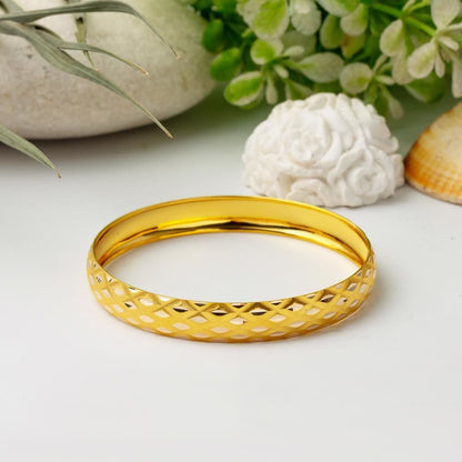 14K Yellow Gold Rhombus Bangle