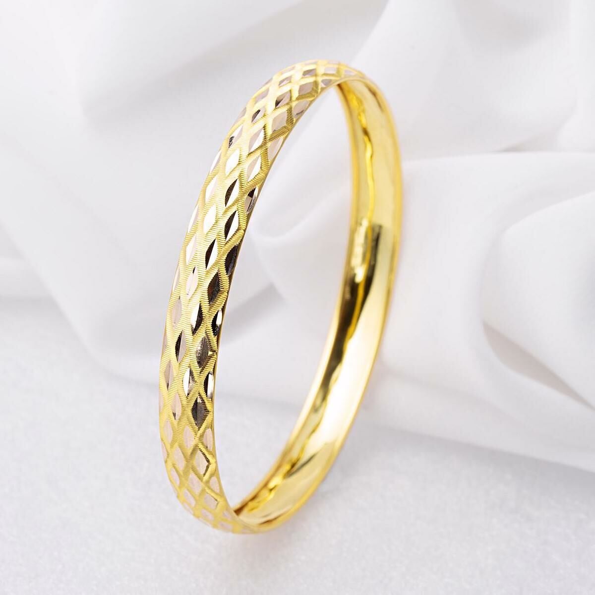 14K Yellow Gold Rhombus Bangle