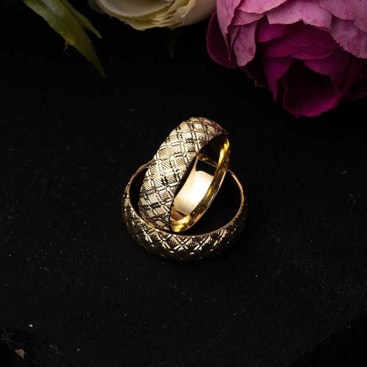 14K Yellow Gold Rhombus Men's Wedding Band | Goldia.com