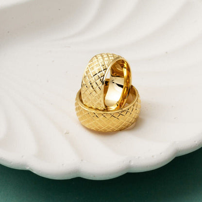 14K Yellow Gold Rhombus Women's Wedding Band