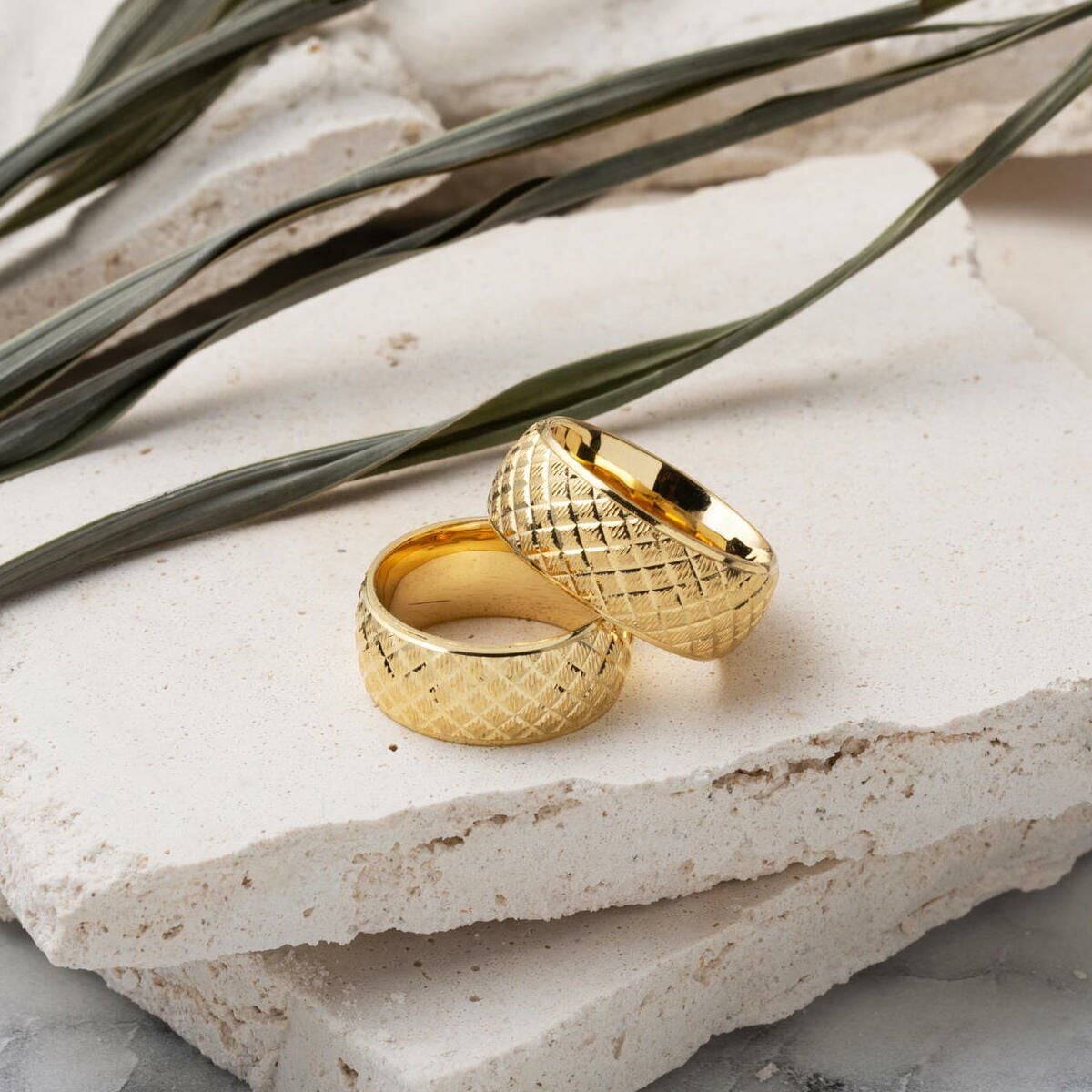 14K Yellow Gold Rhombus Women's Wedding Band