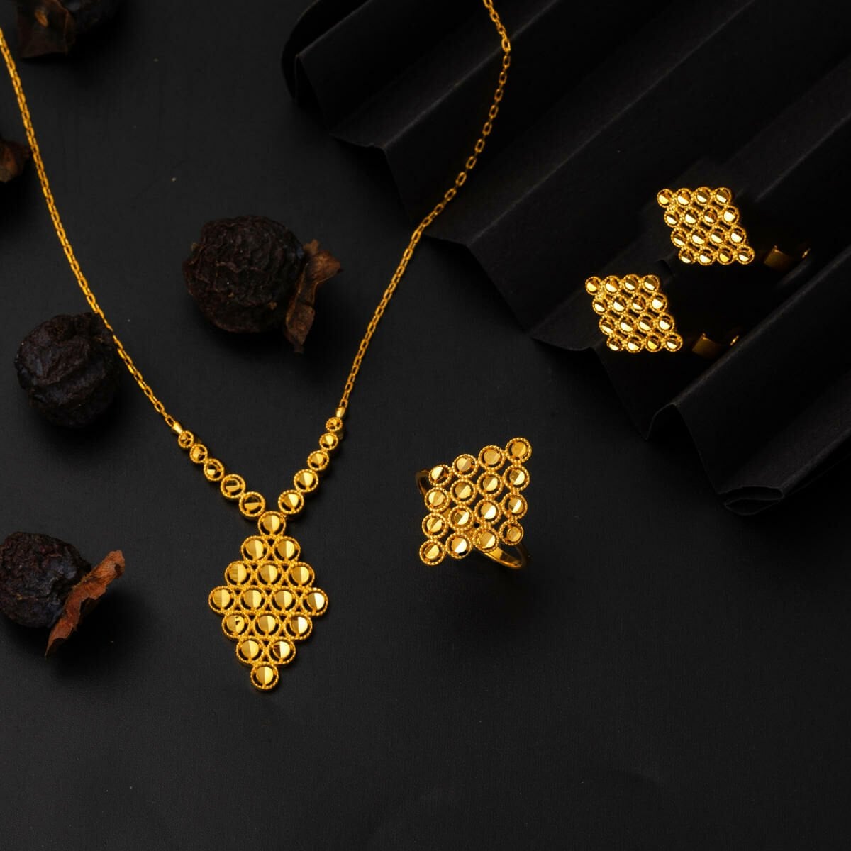 22K Yellow Gold Honeycomb 3 Piece Jewelry Set | Goldia.com