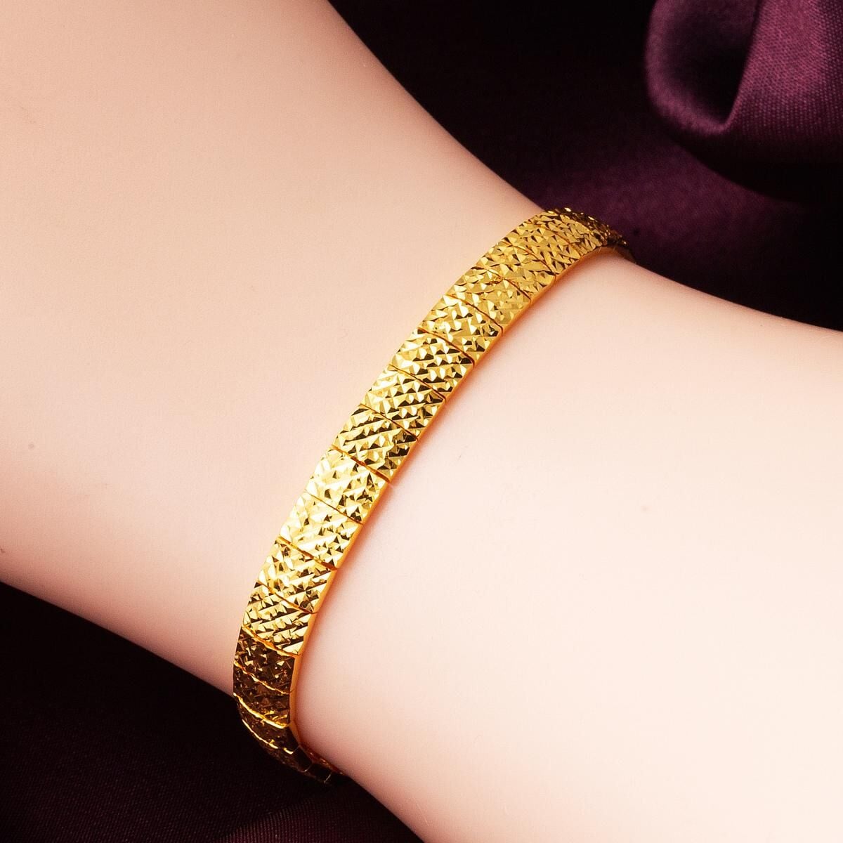 22K Yellow Gold Herringbone Bracelet