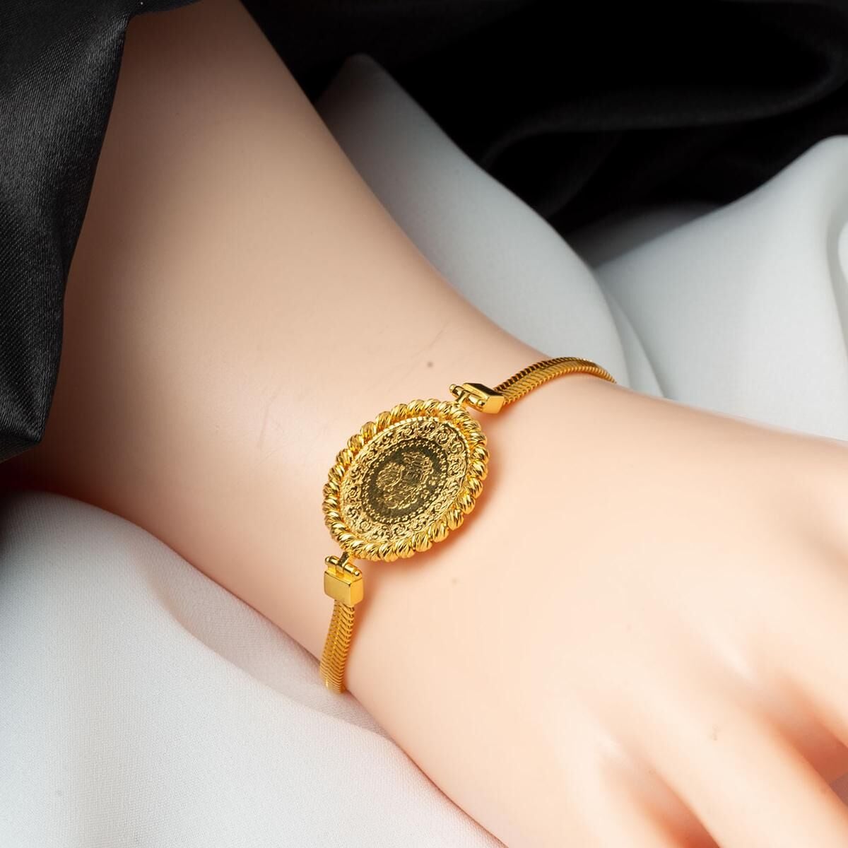 14K Yellow Gold Herringbone Quarter Coin Dorissa Bracelet