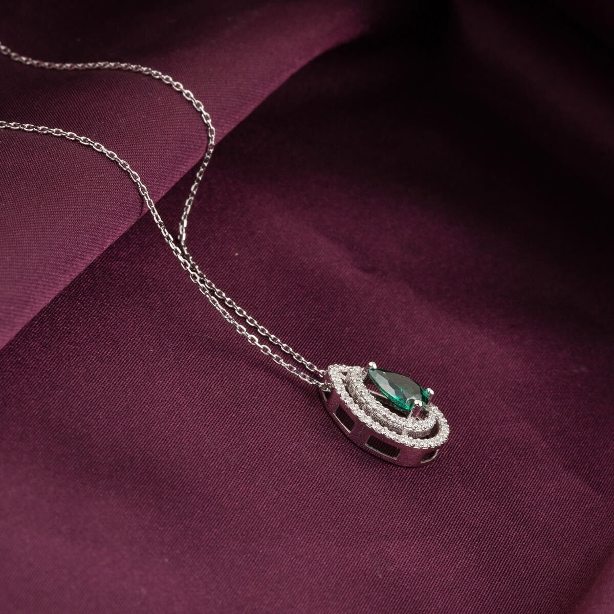 14K White Gold 0.20 Ct Diamond Emerald Necklace
