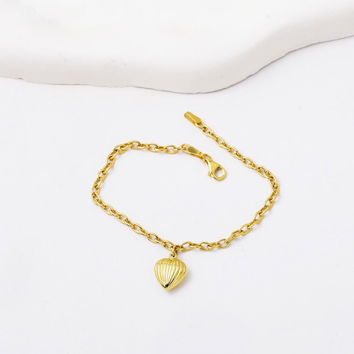 14K Yellow Gold Heart Dangle Bracelet