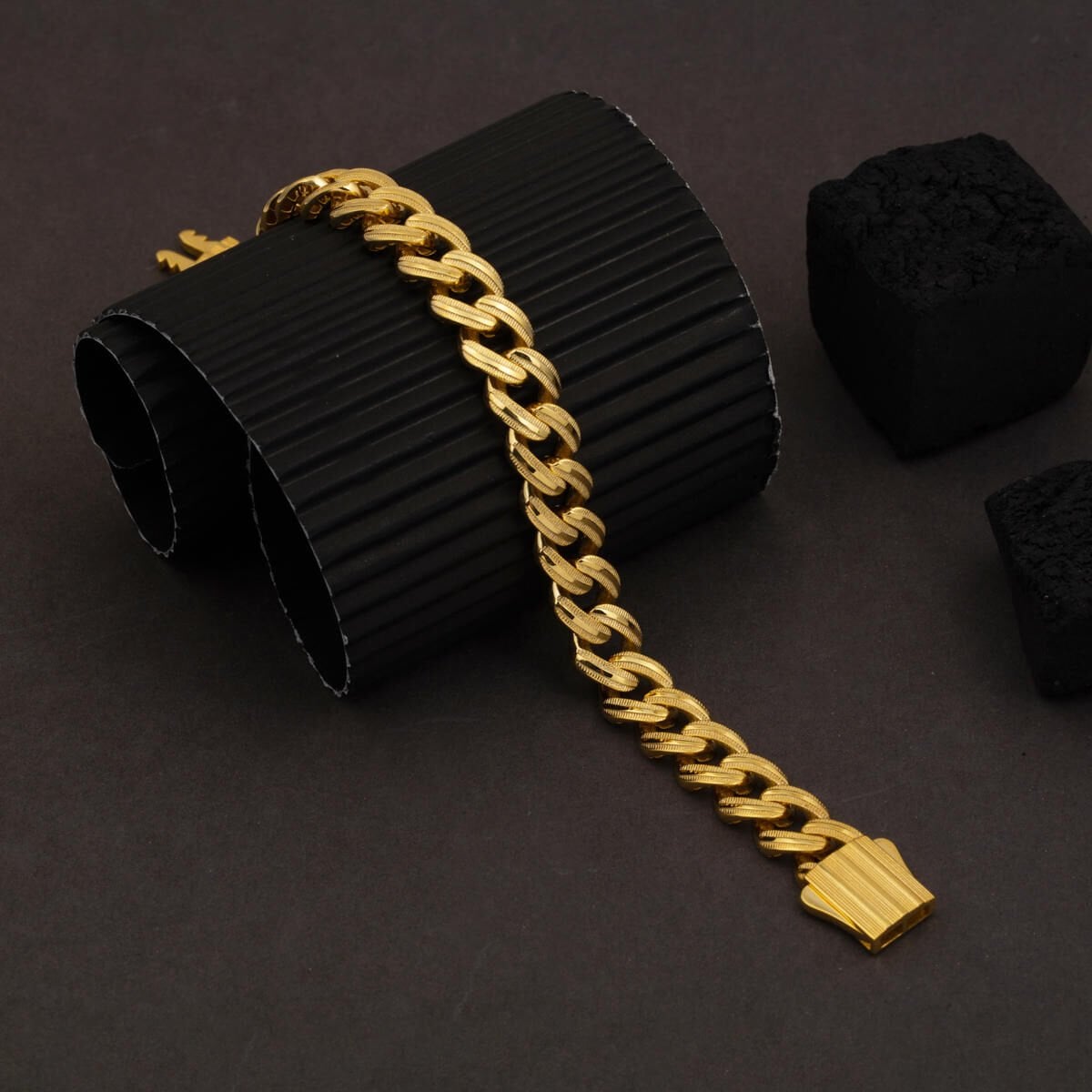 14K Yellow Gold Ajda Hand Engraved Curb Bracelet (14.86 g)
