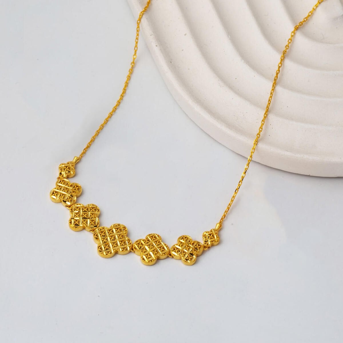 22K Yellow Gold Daisy Ivy Necklace