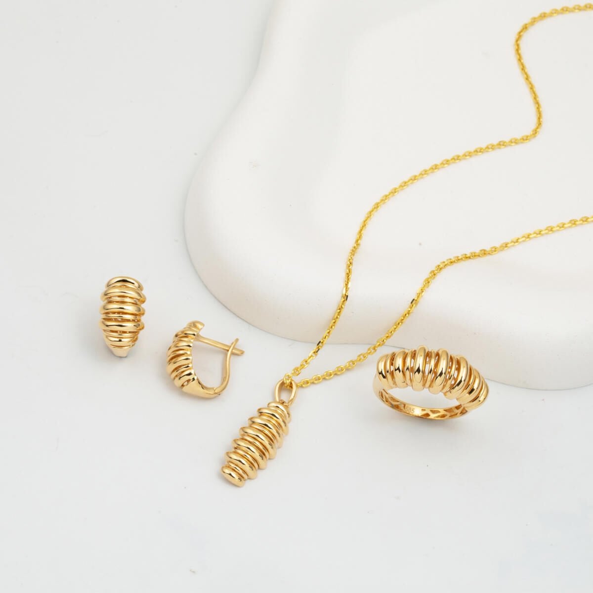 14K Yellow Gold Puffed Jewelry Set