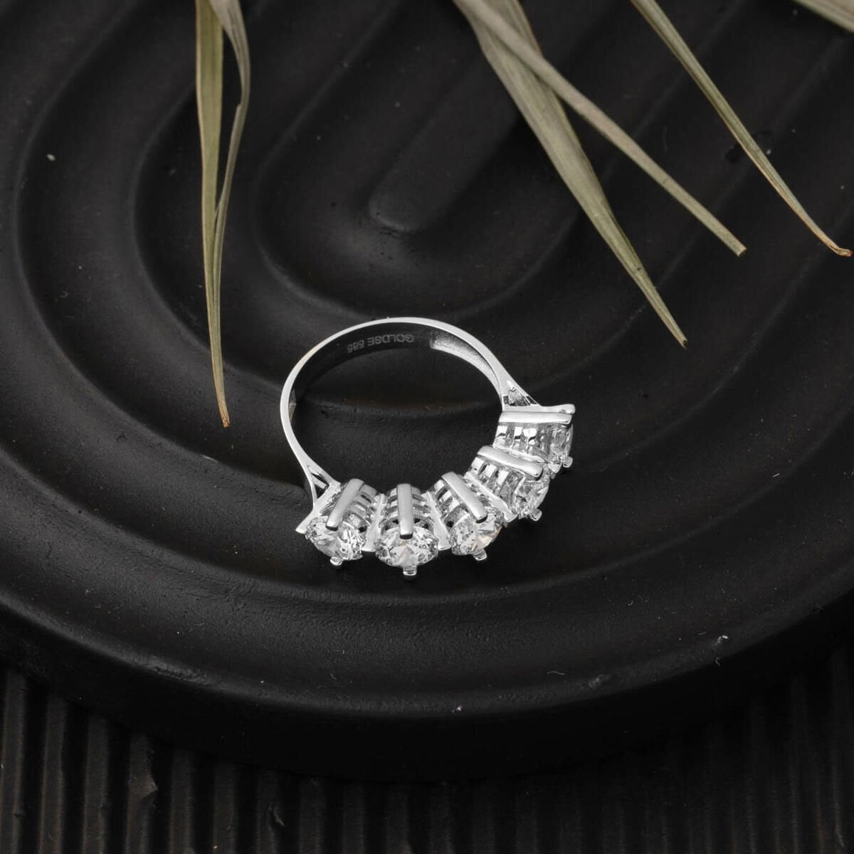 14K White Gold Five Stone Cubic Zirconia Ring (2.65 g)