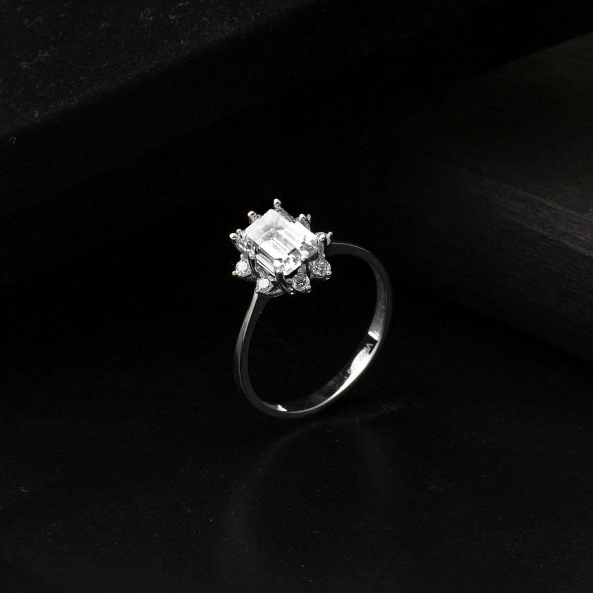 14K White Gold Baguette Cubic Zirconia Ring (2.29 g)