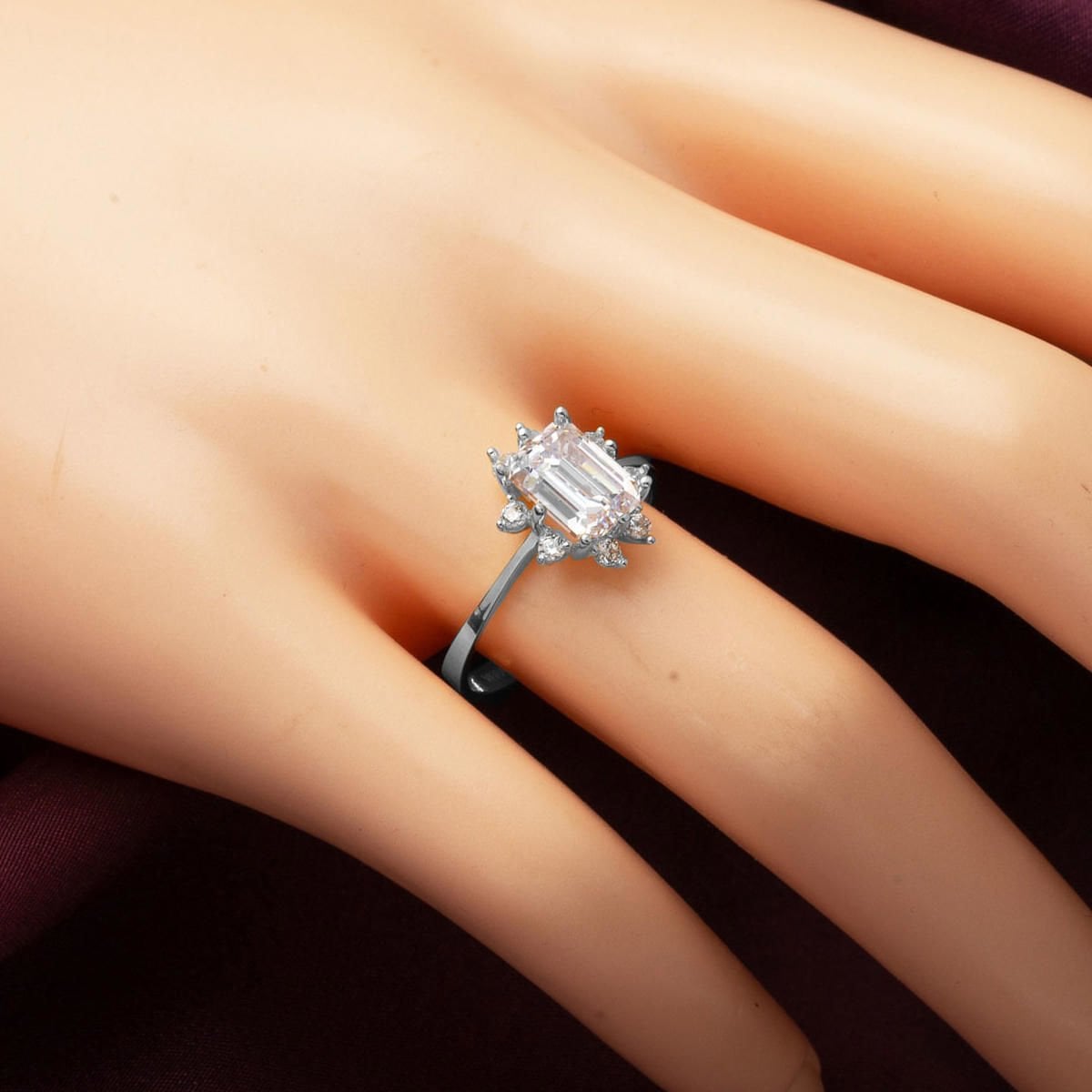 14K White Gold Baguette Cubic Zirconia Ring (2.29 g)