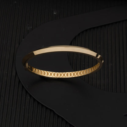 14K Yellow Gold Egg Shaped Hinged Cuff Bangle (9.02 g)