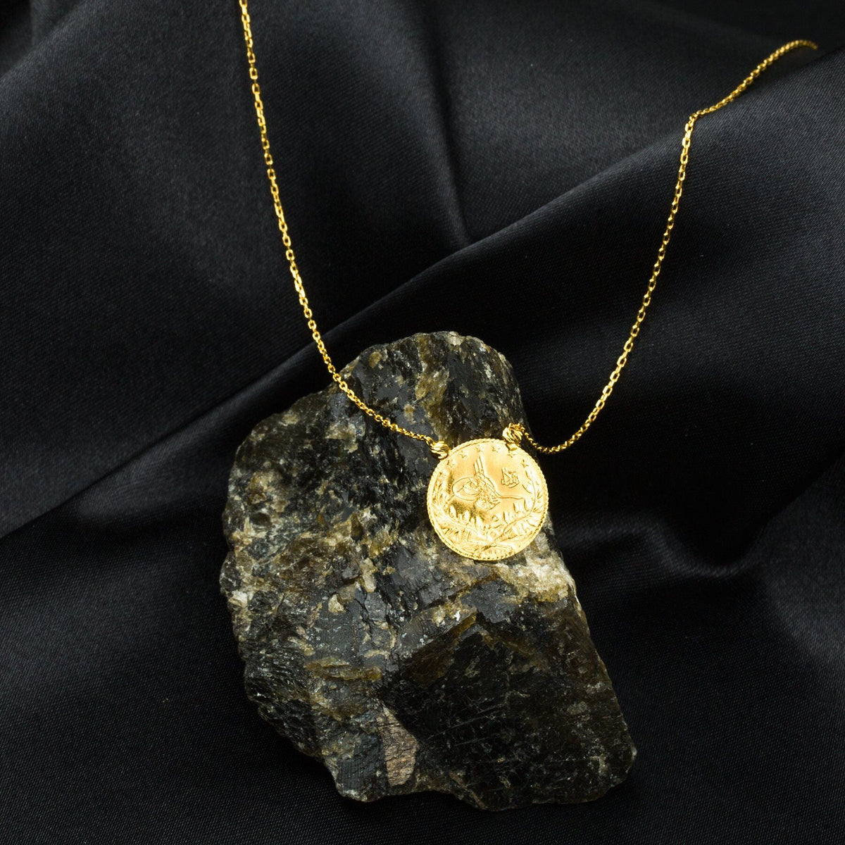22K Yellow Gold Quarter Coin Ottoman Resat Coin Necklace (3.59 g)
