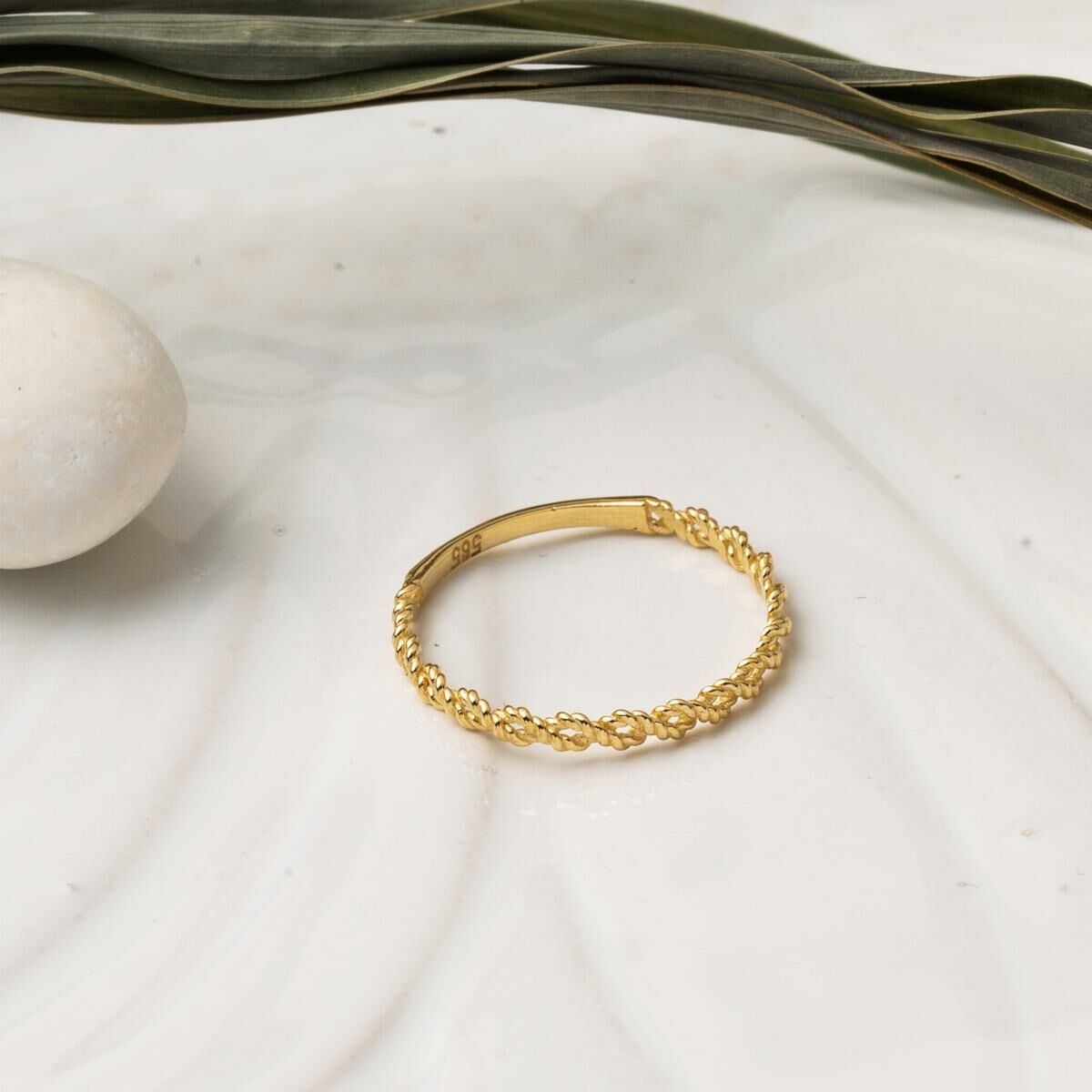 14K Yellow Gold Twisted Ring (0.86 g)