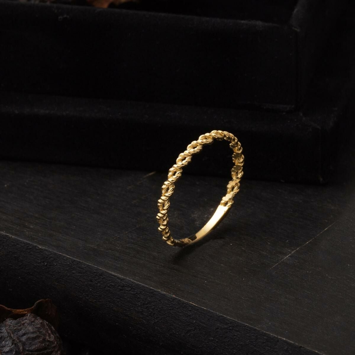 14K Yellow Gold Twisted Ring (0.86 g)