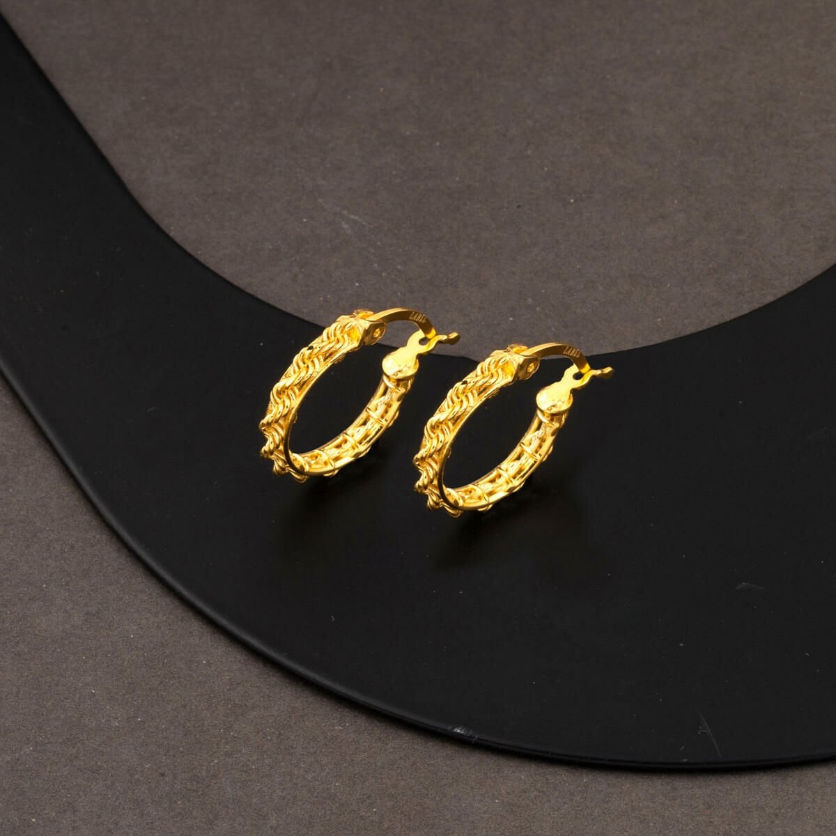 14K Yellow Gold Twisted Chain Hoop Earrings