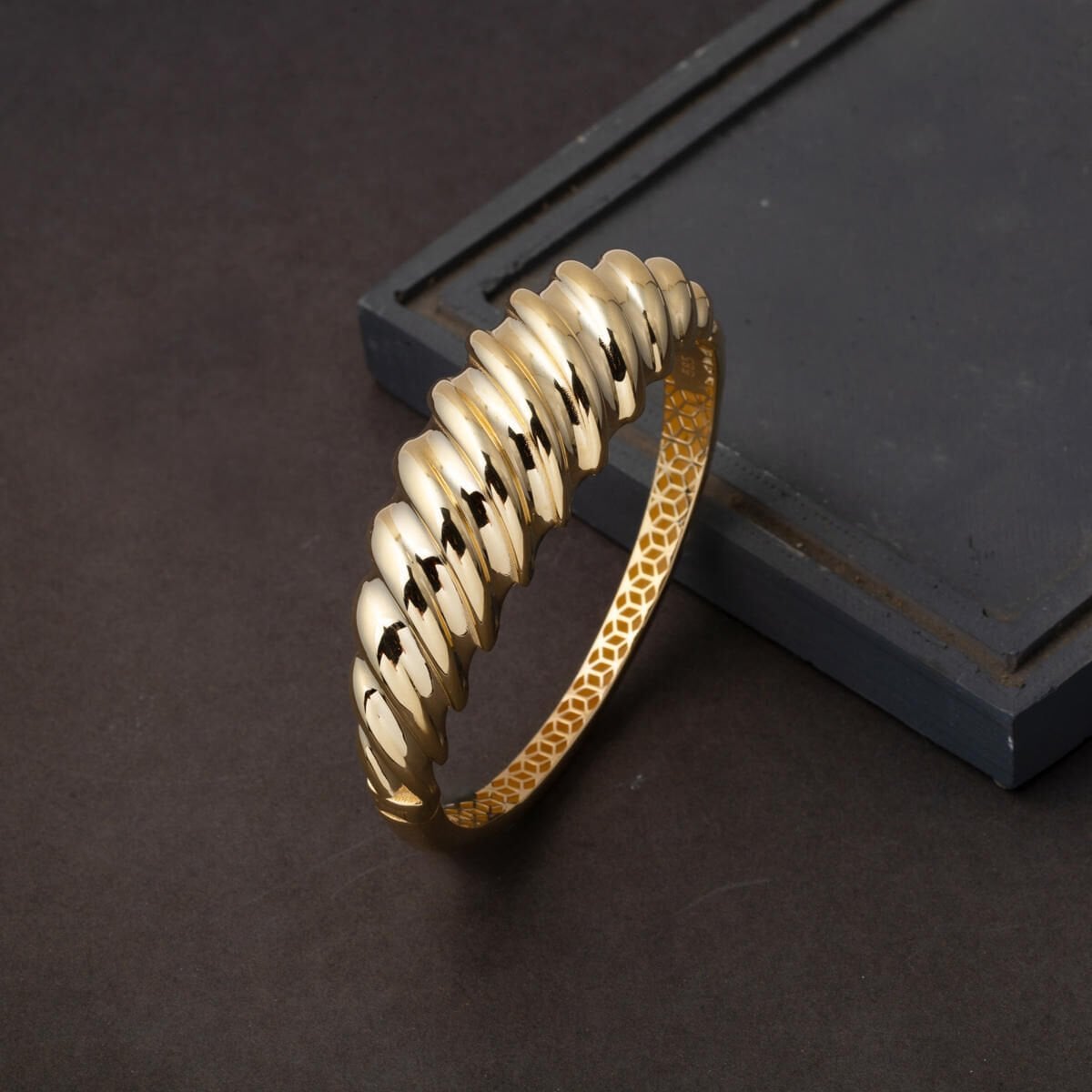 14K Yellow Gold Twisted Hinged Cuff Bangle (18.05 g)