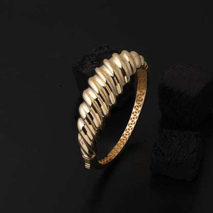 14K Yellow Gold Twisted Hinged Cuff Bangle (18.05 g)