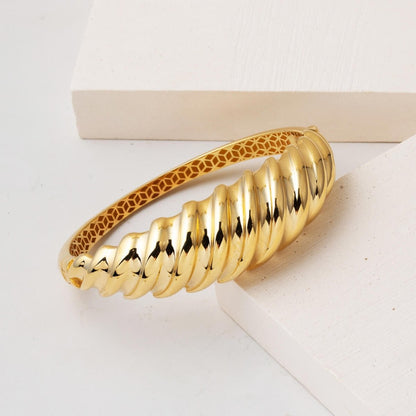 14K Yellow Gold Twisted Hinged Cuff Bangle (18.05 g)