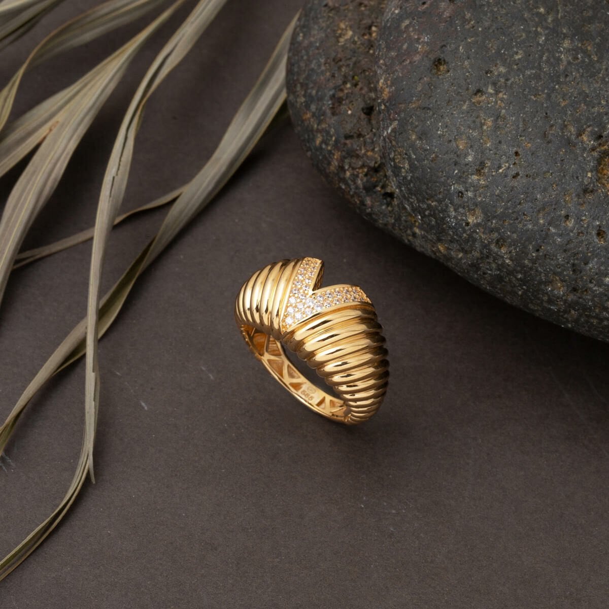 14K Yellow Gold Twisted Minimalist Cubic Zirconia Women's Ring