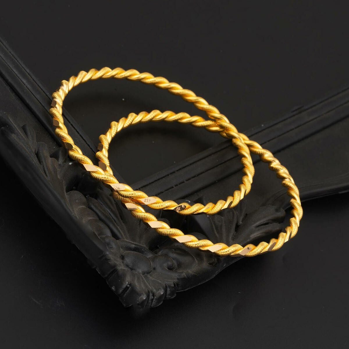 22K Yellow Gold Twisted Bangle (34 g)