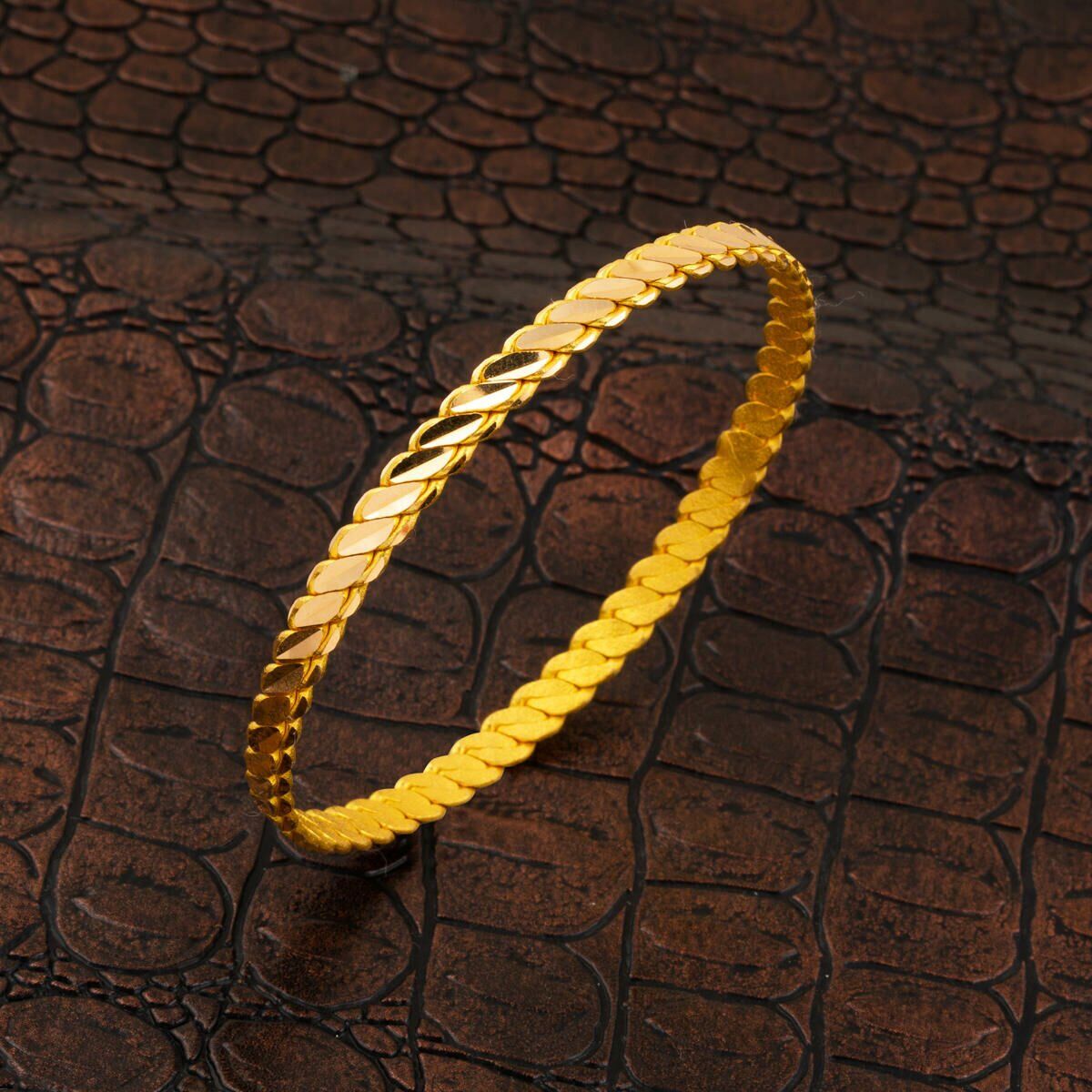 22K Yellow Gold Twisted Bangle (25.15 g)