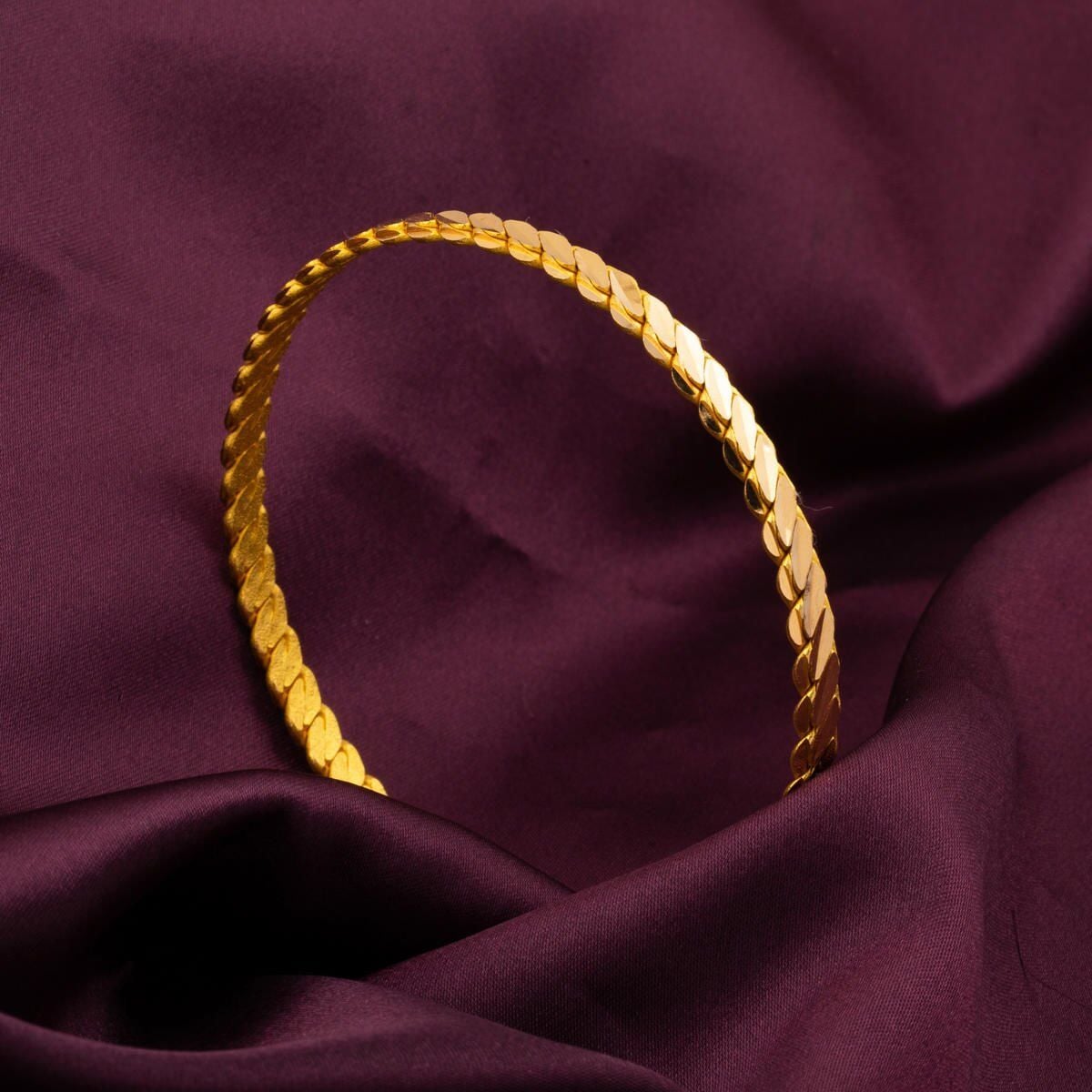 22K Yellow Gold Twisted Bangle (25.15 g)