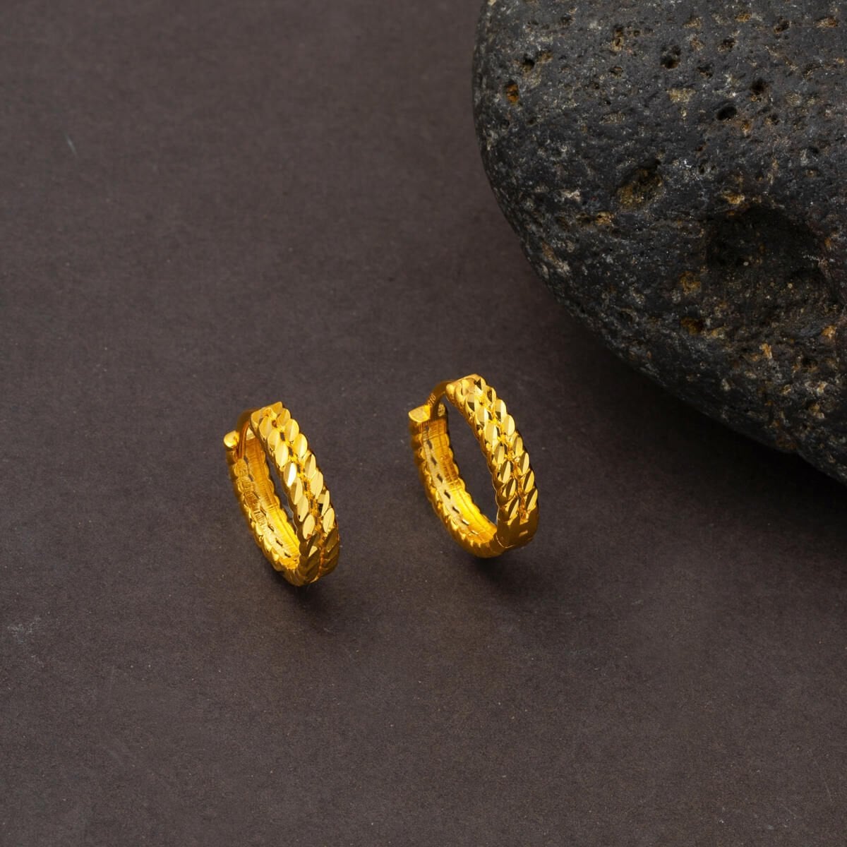 22K Yellow Gold Twisted Hoop Earrings 2 cm Diameter