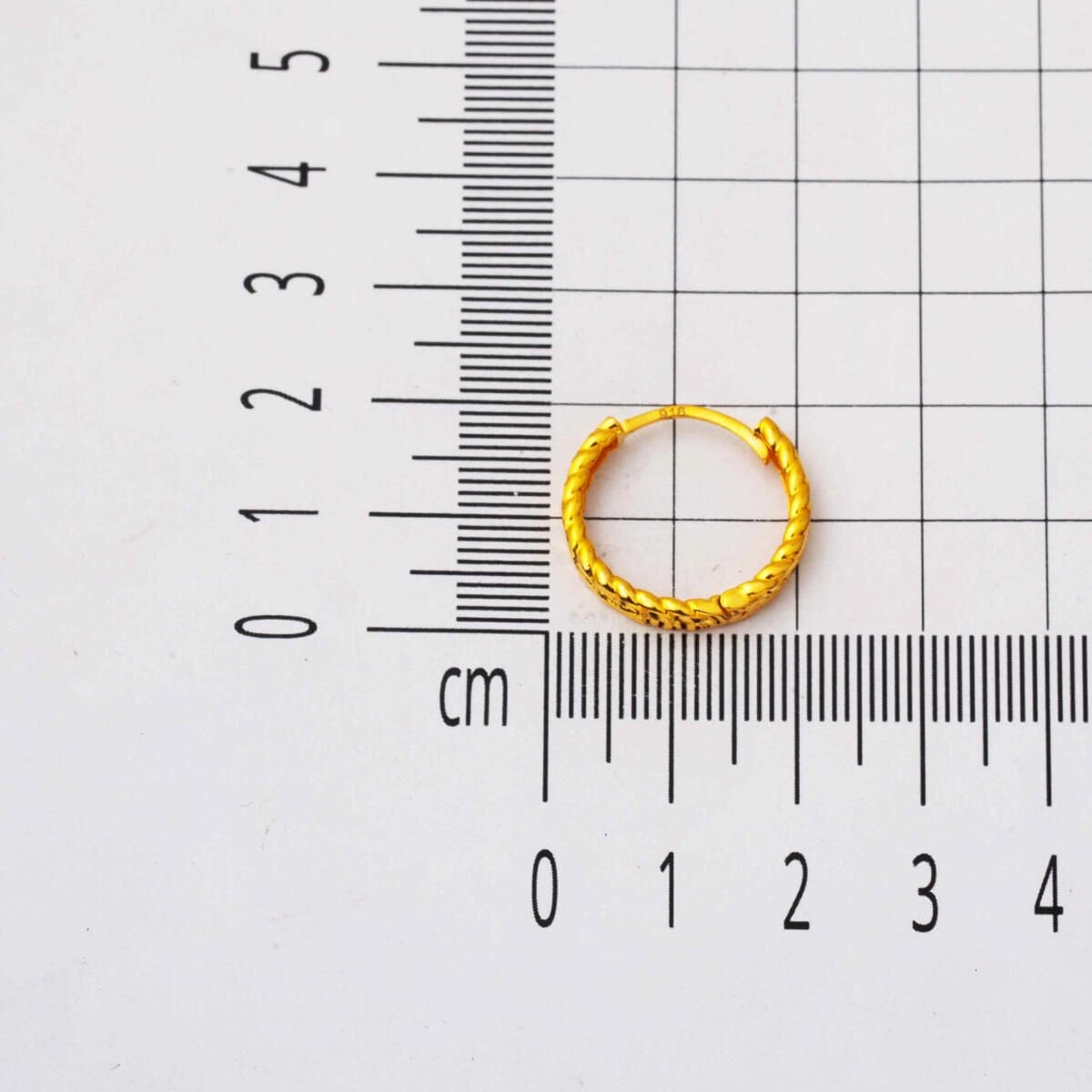 22K Yellow Gold Twisted Hoop Earrings 2 cm Diameter