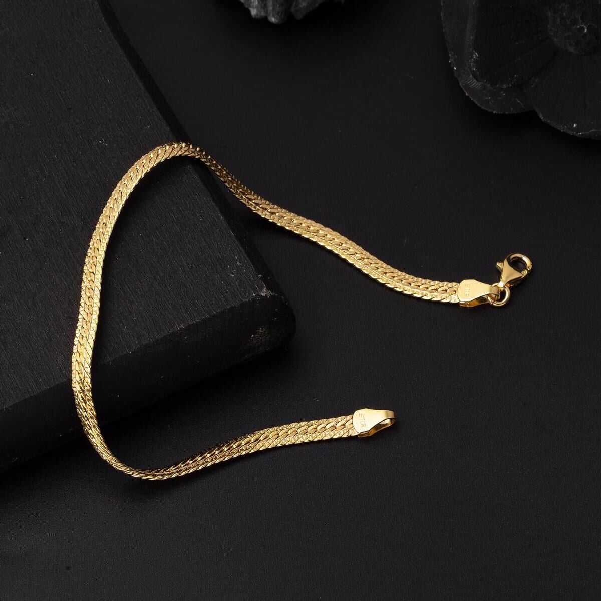 14K Yellow Gold Buse Chain Collar Necklace