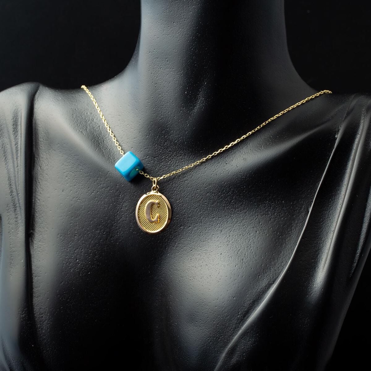 14K Yellow Gold Oval Initial C Necklace (1.25 g)