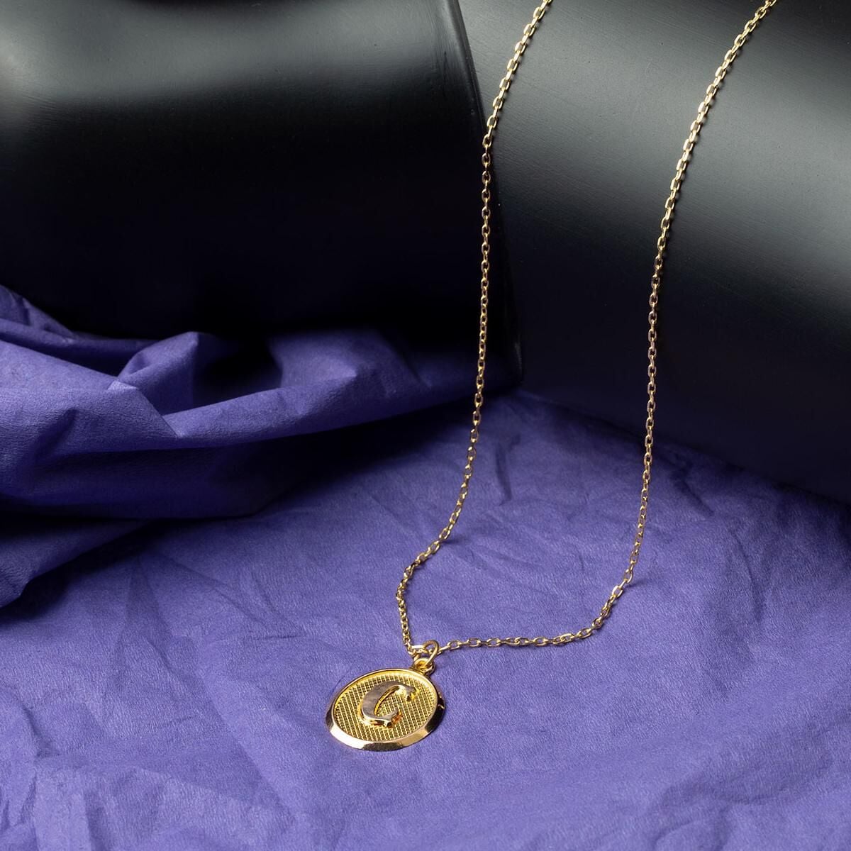 14K Yellow Gold Oval Initial C Necklace (1.25 g)