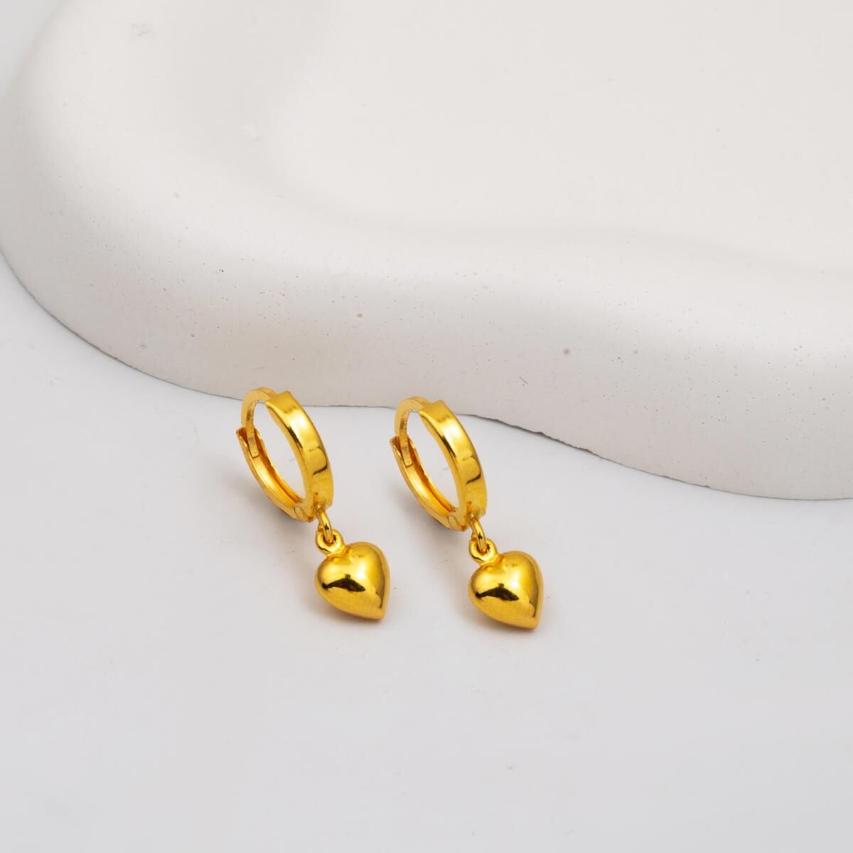 22K Yellow Gold Heart Dangle Earrings (2.5 g)