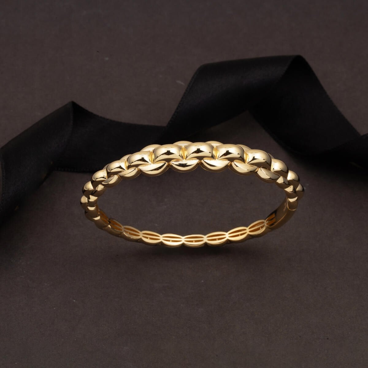 14K Yellow Gold Egg Shaped Hinged Cuff Bangle (13.5 g)