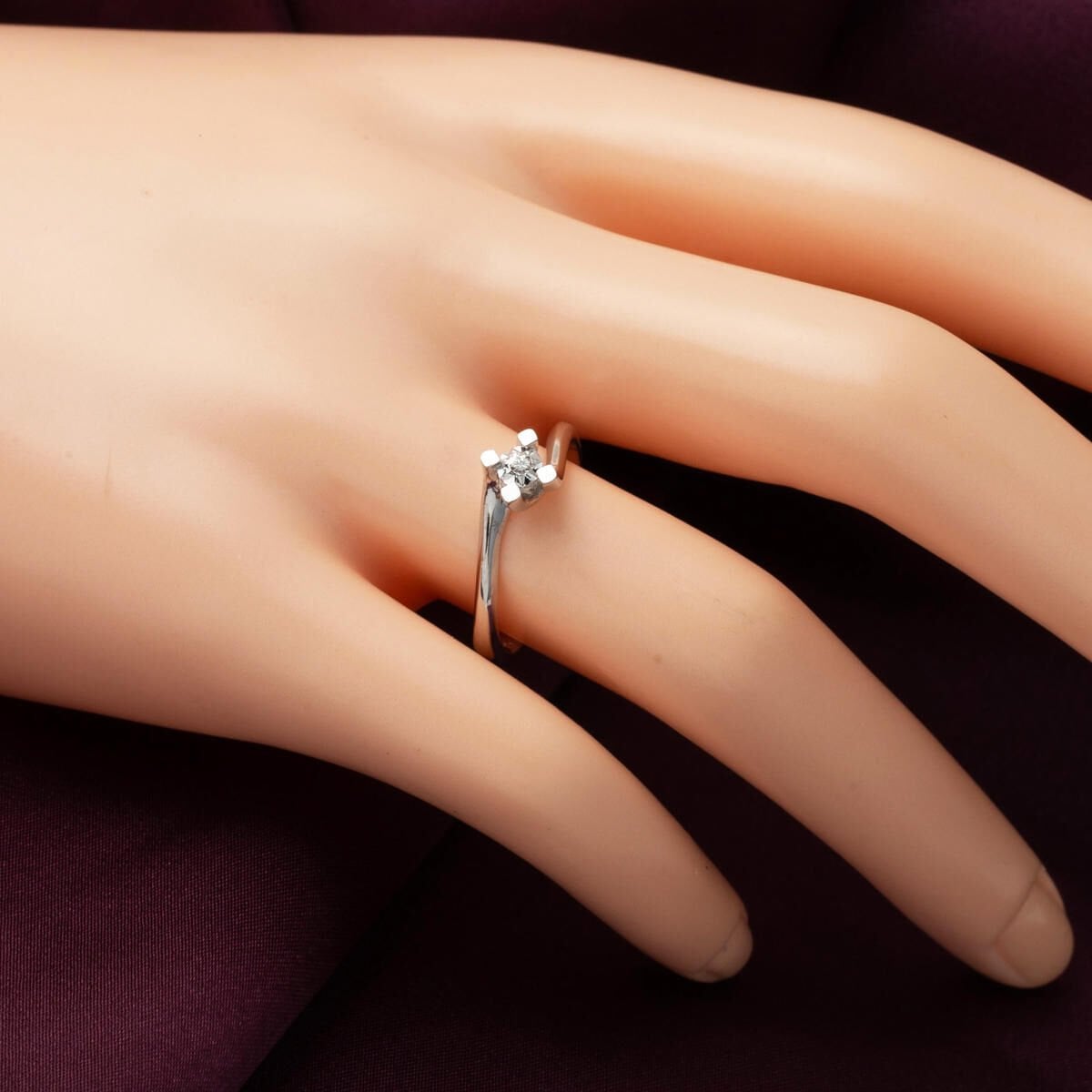 14K White Gold 0.04 Ct Illusion Solitaire Diamond Ring