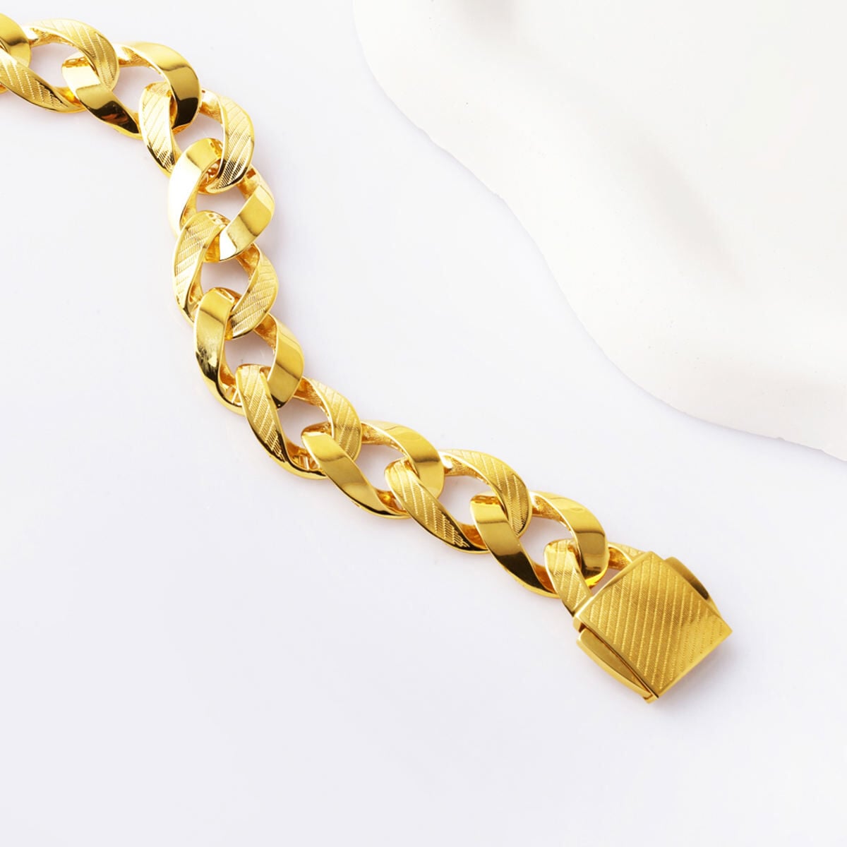 14K Yellow Gold Mesh Detail Curb Bracelet