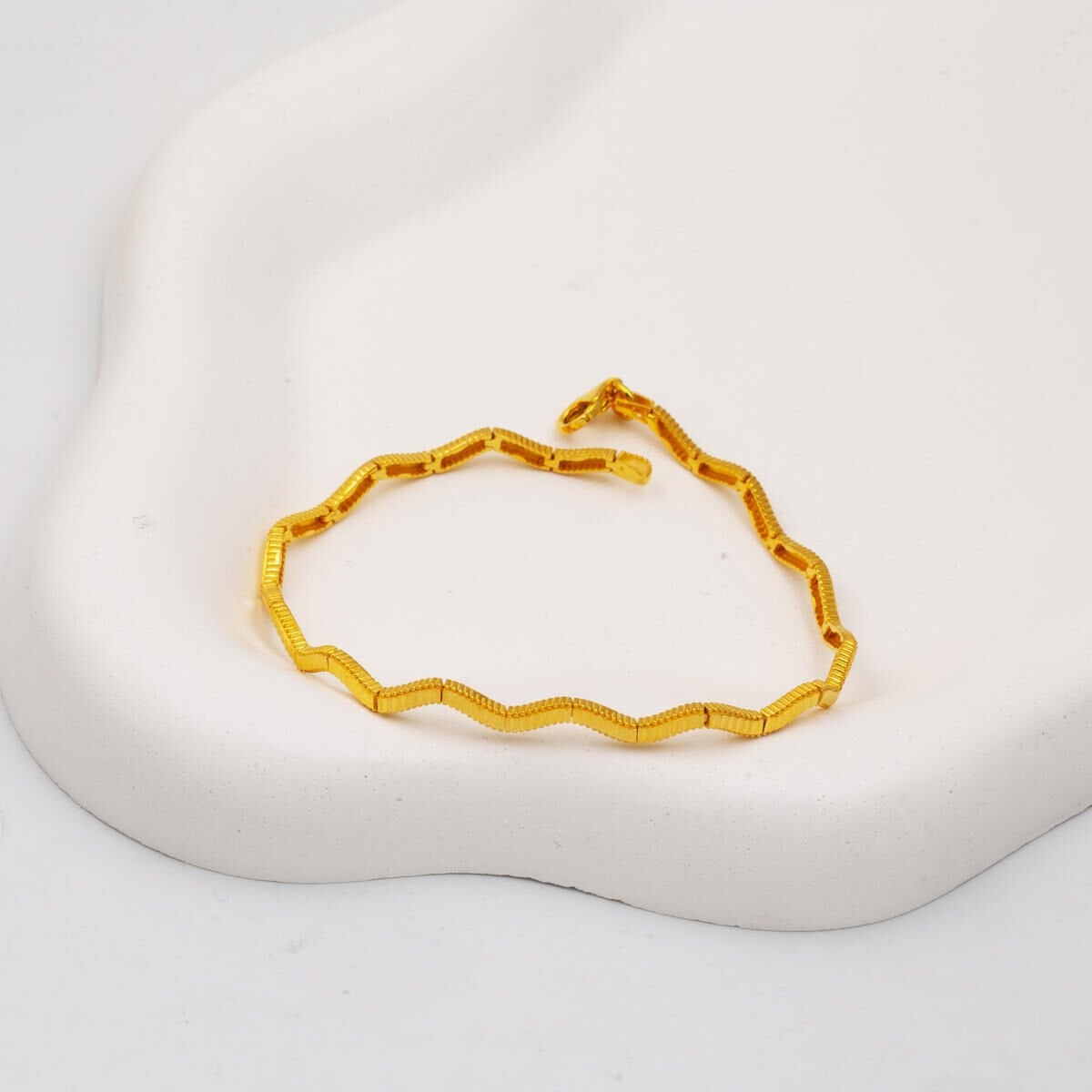 14K Yellow Gold Zigzag Sparkling Ajda Bracelet