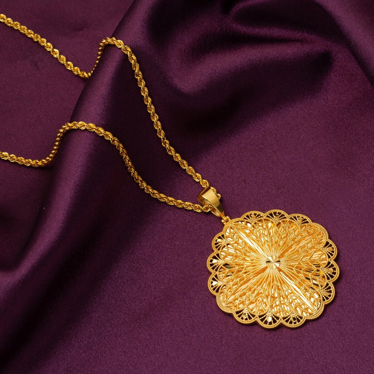 14K Yellow Gold Star Light Necklace