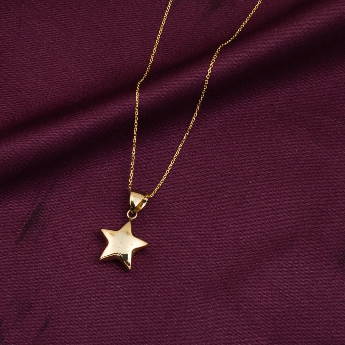 14K Yellow Gold Star Necklace