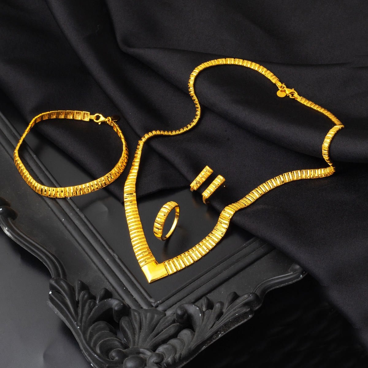 22K Yellow Gold Chevron Wedding Set