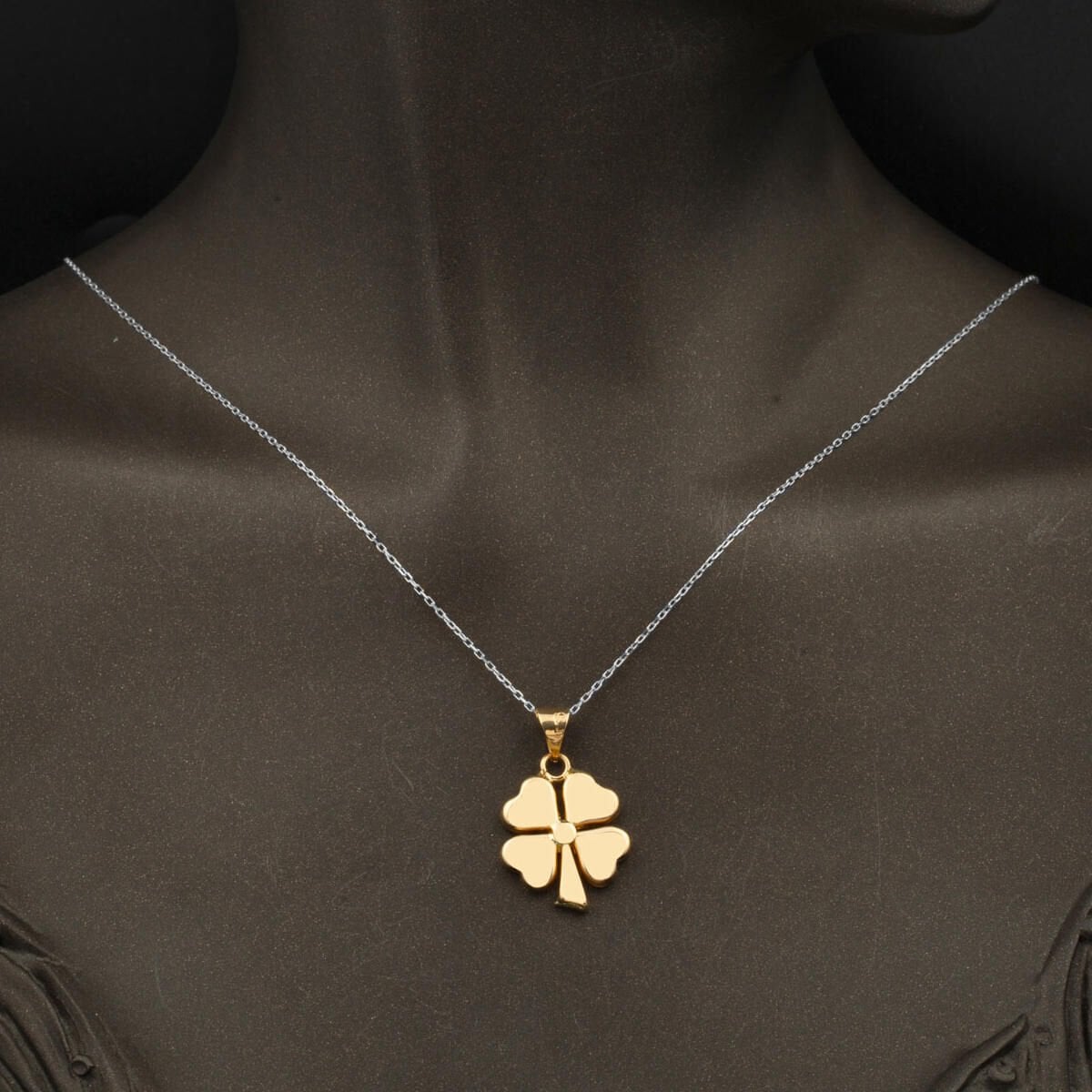 22K Yellow Gold Clover Pendant (2.79 g)