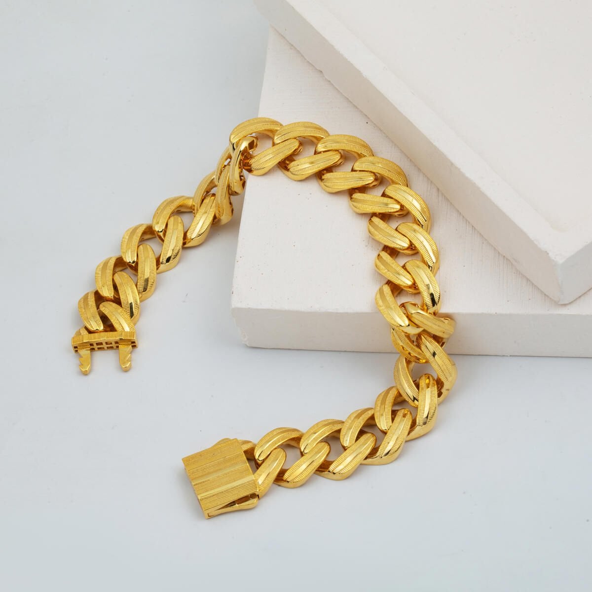 14K Yellow Gold Ajda Italian Curb Bracelet