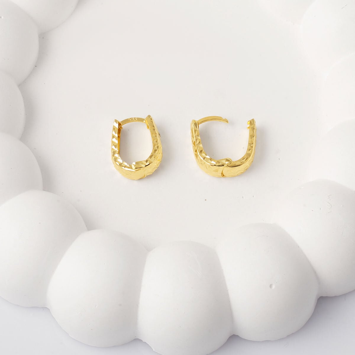 14K Yellow Gold Sparkle Hand Engraved Hoop Earrings (1.69 g)