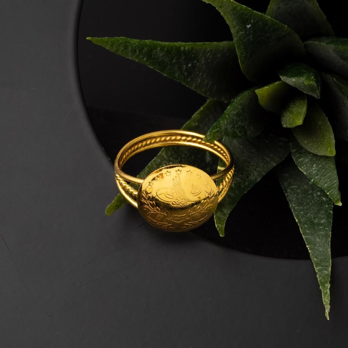 22K Yellow Gold Quarter Coin Ottoman Resat Coin Ring (5.55 g)