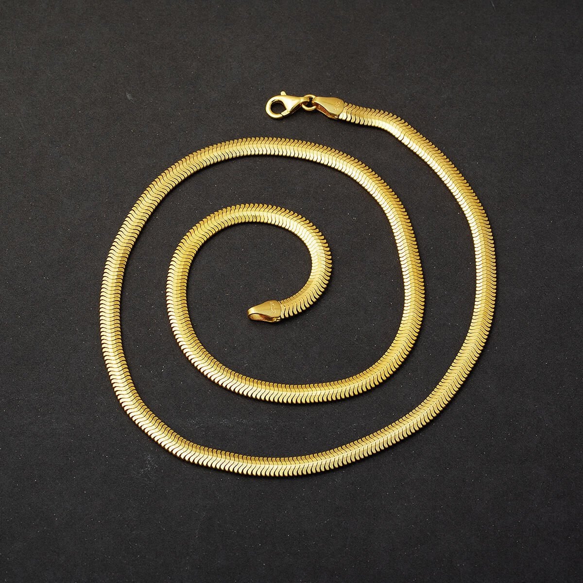 14K Yellow Gold 4mm Wide Herringbone Chain Choker | Goldia.com