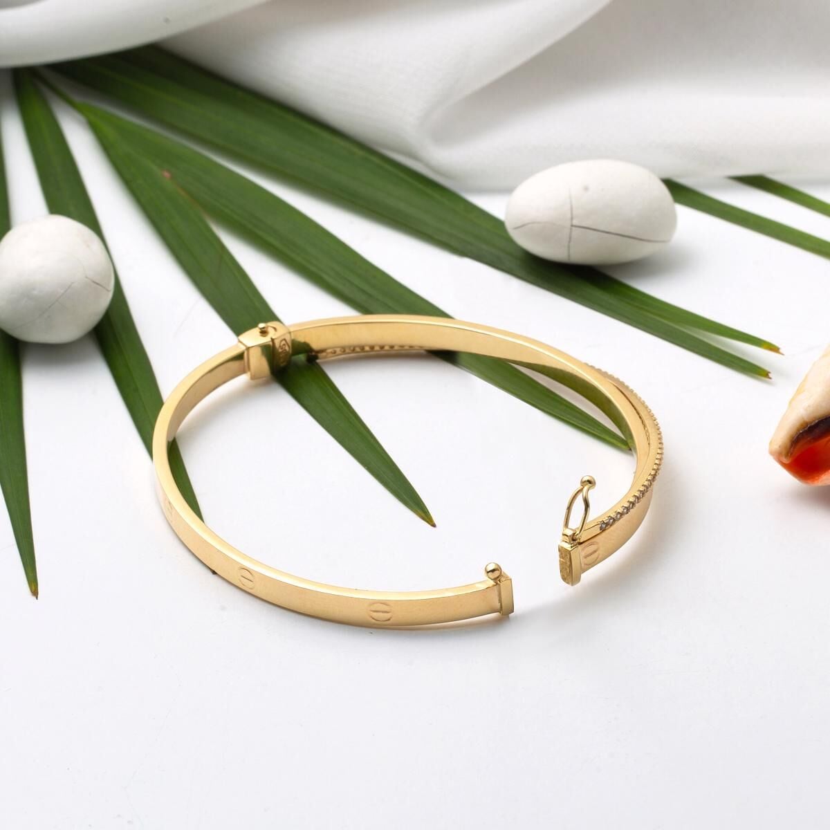 14K Yellow Gold Studded Hinged Cuff Cubic Zirconia Bangle (7.93 g)